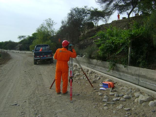 Cuadrilla técnica en terreno